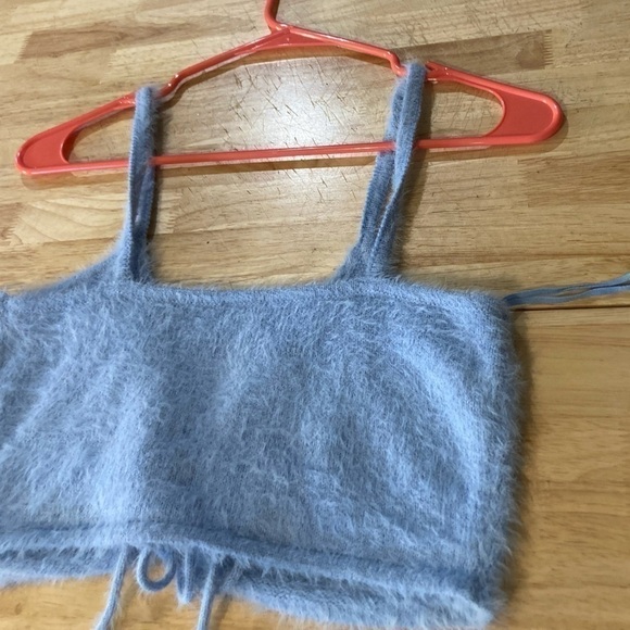 4/$25 Garage blue fuzzy cropped top in size Medium. Super cute 🥰 great condition - Picture 2 of 5